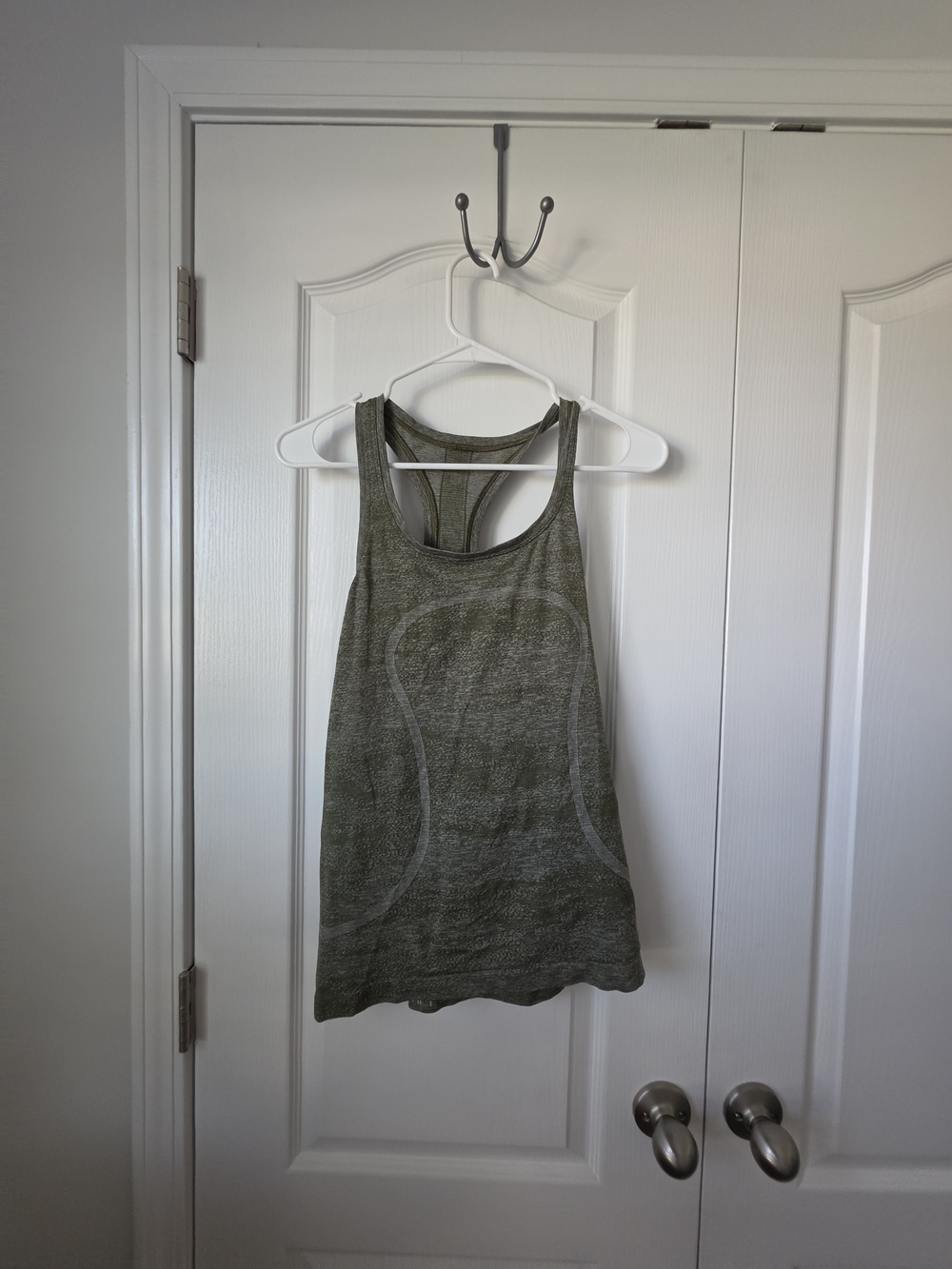 Lululemon Swiftly Seamless Olive Green Racerback Tank Top Sz 8